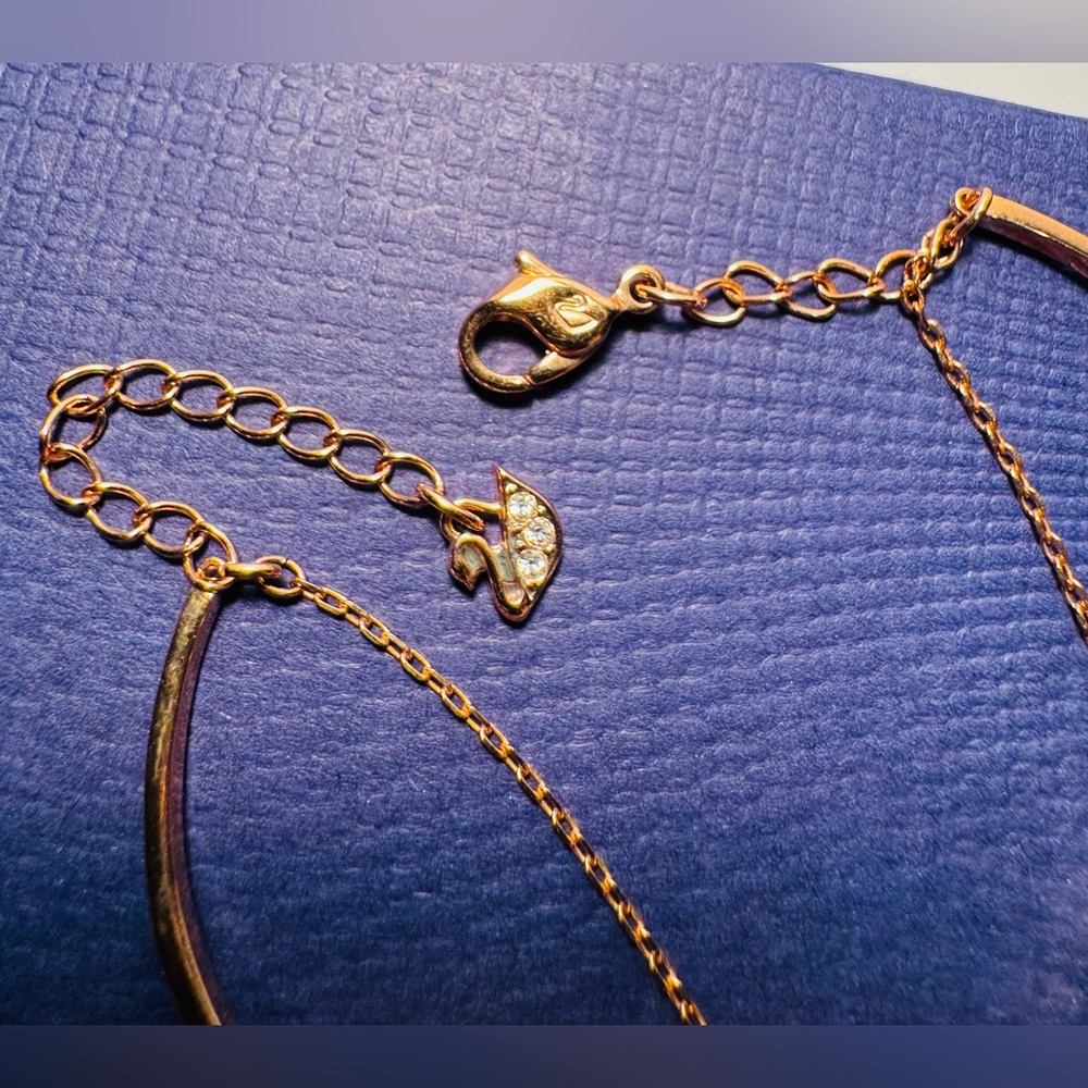 Swarovski Rose Gold Infinity Loop Bangle Bracelet NWT Size Medium - Picture 8 of 16